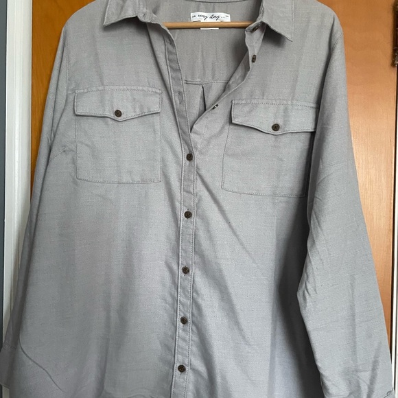 Penningtons Button Up - Picture 1 of 4